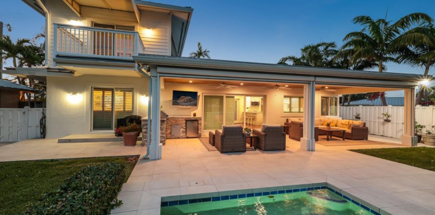 House in Wilton Manors, Florida 2 bedrooms, 197.6 sq.m. № 1097672
