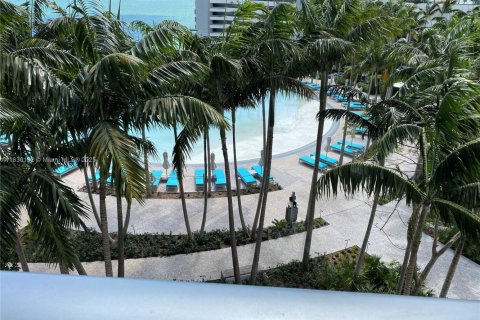 Купить кондоминиум в Майами, Флорида 2 спальни, 109.16м2, № 1807696 - фото 15