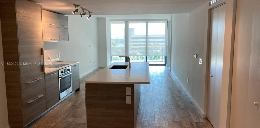 Condo in Miami, Florida, 2 bedrooms № 1807696