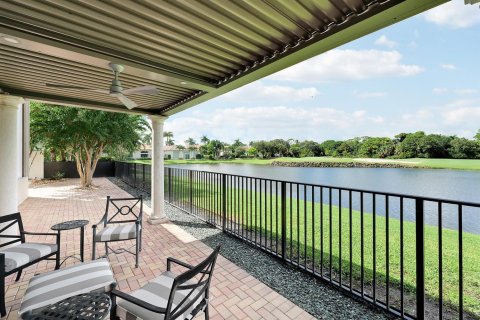 Villa ou maison à vendre à Palm Beach Gardens, Floride: 4 chambres, 334.45 m2 № 2387040 - photo 2