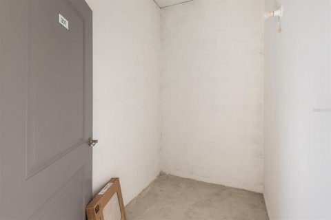 Condo in Venice, Florida, 2 bedrooms in WELLEN PARK  № 2305073 - photo 29