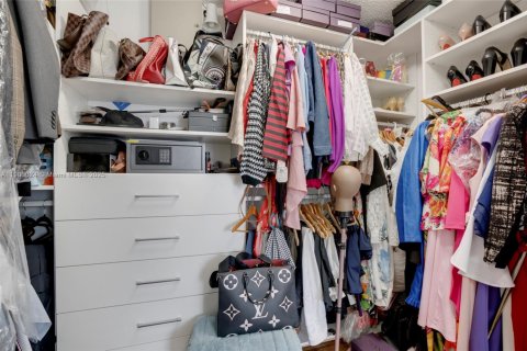 Купить виллу или дом в Пемброк-Пайнс, Флорида 3 спальни, 196.3м2, № 1954281 - фото 24