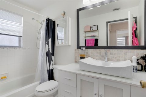 Купить виллу или дом в Пемброк-Пайнс, Флорида 3 спальни, 196.3м2, № 1954281 - фото 28