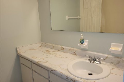 Condo in Dunedin, Florida, 2 bedrooms  № 1913566 - photo 16