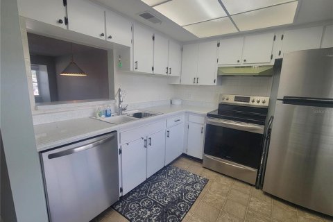 Condo in Dunedin, Florida, 2 bedrooms  № 1913566 - photo 8