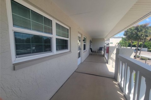 Condo in Dunedin, Florida, 2 bedrooms  № 1913566 - photo 5