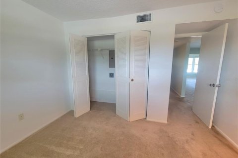 Condo in Dunedin, Florida, 2 bedrooms  № 1913566 - photo 23