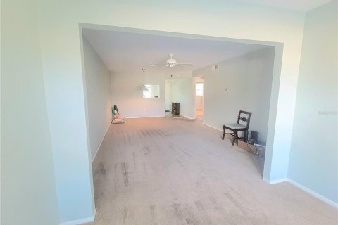 Condo in Dunedin, Florida, 2 bedrooms  № 1913566 - photo 12