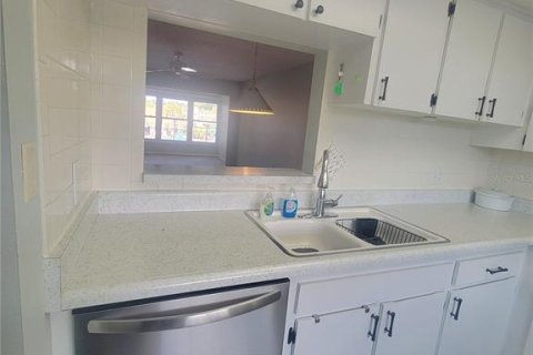 Condo in Dunedin, Florida, 2 bedrooms  № 1913566 - photo 9