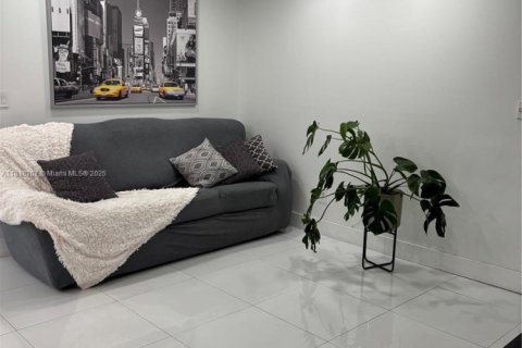 Casa en venta en Miami, Florida, 3 dormitorios, 155.98 m2 № 1790829 - foto 25
