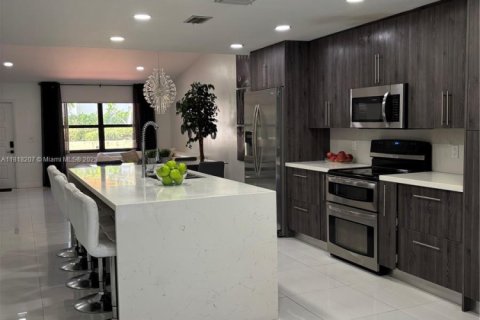 Casa en venta en Miami, Florida, 3 dormitorios, 155.98 m2 № 1790829 - foto 21