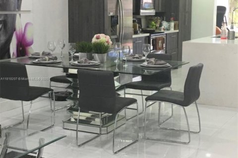 Casa en venta en Miami, Florida, 3 dormitorios, 155.98 m2 № 1790829 - foto 7