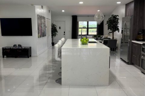 Casa en venta en Miami, Florida, 3 dormitorios, 155.98 m2 № 1790829 - foto 17