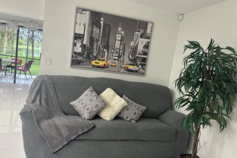 Casa en venta en Miami, Florida, 3 dormitorios, 155.98 m2 № 1790829 - foto 4