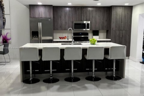 Casa en venta en Miami, Florida, 3 dormitorios, 155.98 m2 № 1790829 - foto 16