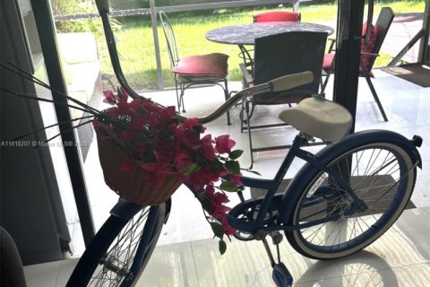 Casa en venta en Miami, Florida, 3 dormitorios, 155.98 m2 № 1790829 - foto 10