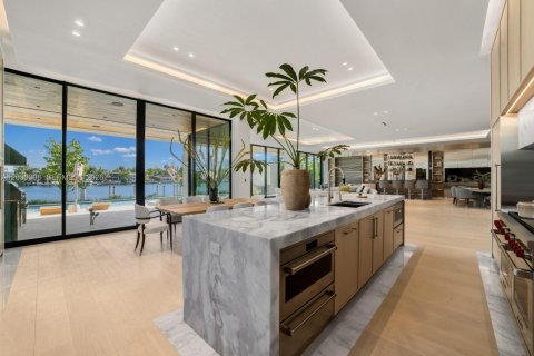 House in Miami Beach, Florida 7 bedrooms, 771.09 sq.m. № 2189764 - photo 25