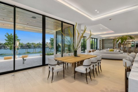 House in Miami Beach, Florida 7 bedrooms, 771.09 sq.m. № 2189764 - photo 29