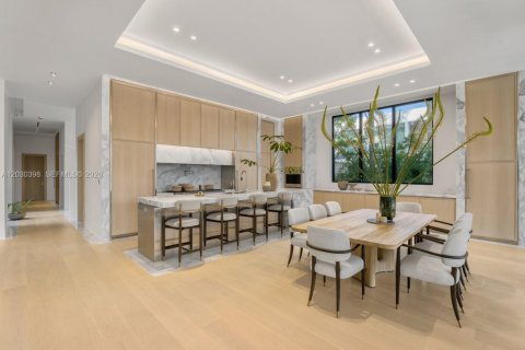House in Miami Beach, Florida 7 bedrooms, 771.09 sq.m. № 2189764 - photo 24