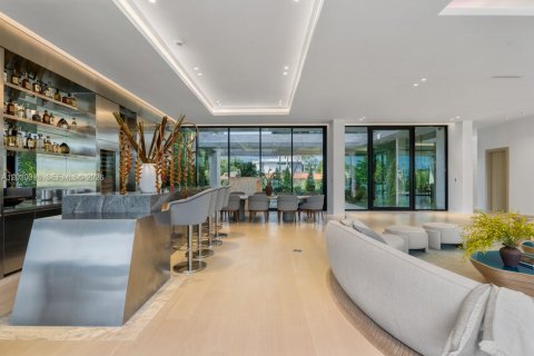 House in Miami Beach, Florida 7 bedrooms, 771.09 sq.m. № 2189764 - photo 20