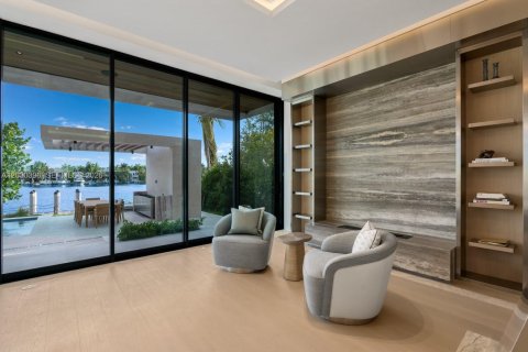 House in Miami Beach, Florida 7 bedrooms, 771.09 sq.m. № 2189764 - photo 18