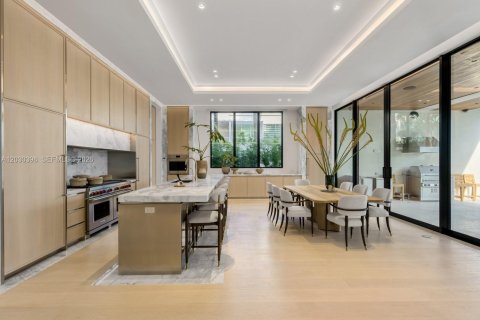 House in Miami Beach, Florida 7 bedrooms, 771.09 sq.m. № 2189764 - photo 23