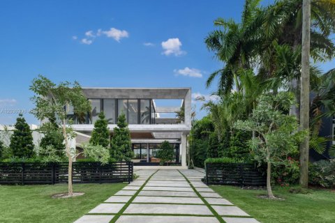 House in Miami Beach, Florida 7 bedrooms, 771.09 sq.m. № 2189764 - photo 2