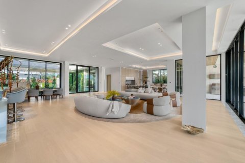 House in Miami Beach, Florida 7 bedrooms, 771.09 sq.m. № 2189764 - photo 21