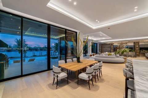 House in Miami Beach, Florida 7 bedrooms, 771.09 sq.m. № 2189764 - photo 26