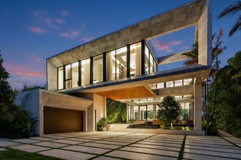 House in Miami Beach, Florida 7 bedrooms, 771.09 sq.m. № 2189764
