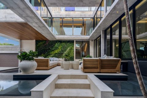 House in Miami Beach, Florida 7 bedrooms, 771.09 sq.m. № 2189764 - photo 9