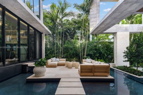 House in Miami Beach, Florida 7 bedrooms, 771.09 sq.m. № 2189764 - photo 10