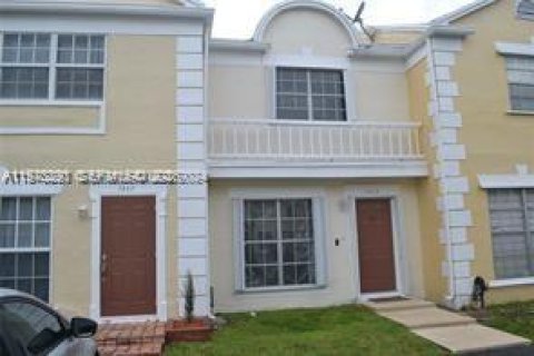 Townhouse in Cooper City, Florida 2 bedrooms, 116.87 sq.m. № 2031053