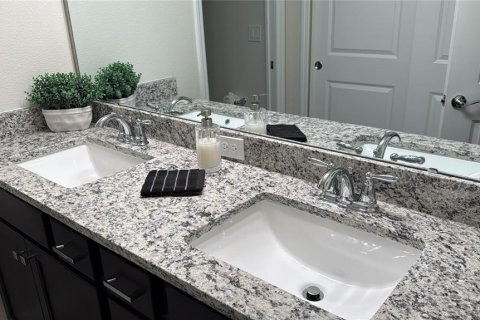 Touwnhouse à vendre à Clermont, Floride: 5 chambres, 210.8 m2 № 2404842 - photo 12