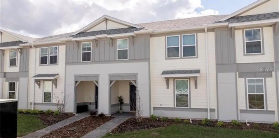 Touwnhouse à Clermont, Floride 5 chambres, 210.8 m2 № 2404842