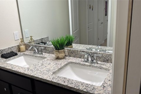 Touwnhouse à vendre à Clermont, Floride: 5 chambres, 210.8 m2 № 2404842 - photo 4