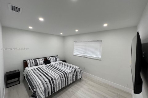 Снять в аренду виллу или дом в Холливуд, Флорида 2 спальни, 88.26м2, № 1991283 - фото 8