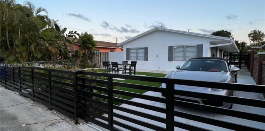 Дом в Холливуд, Флорида 2 спальни, 88.26м2 № 1991283