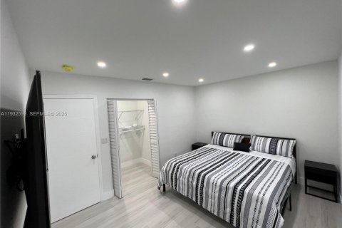 Снять в аренду виллу или дом в Холливуд, Флорида 2 спальни, 88.26м2, № 1991283 - фото 6