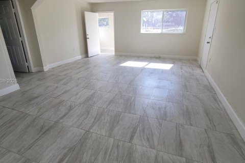 Villa ou maison à vendre à Miami Gardens, Floride: 3 chambres, 88.44 m2 № 1979278 - photo 7