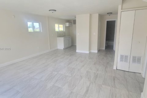 Villa ou maison à vendre à Miami Gardens, Floride: 3 chambres, 88.44 m2 № 1979278 - photo 1