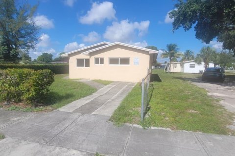 Villa ou maison à vendre à Miami Gardens, Floride: 3 chambres, 88.44 m2 № 1979278 - photo 10
