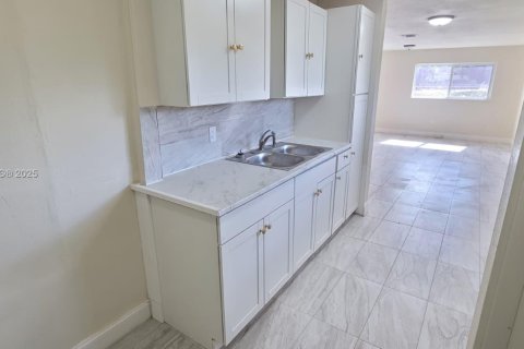 Villa ou maison à vendre à Miami Gardens, Floride: 3 chambres, 88.44 m2 № 1979278 - photo 8