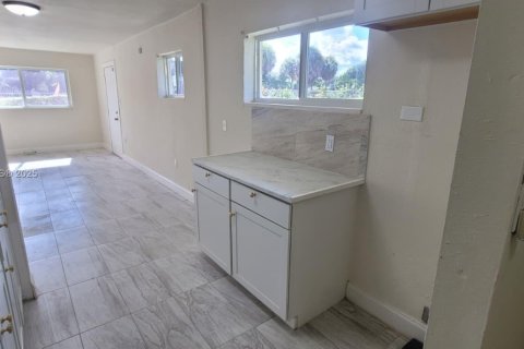 Villa ou maison à vendre à Miami Gardens, Floride: 3 chambres, 88.44 m2 № 1979278 - photo 9