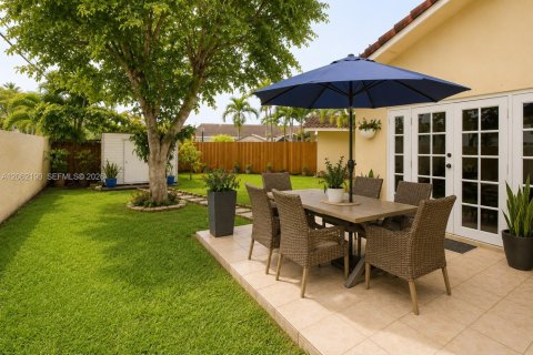 House in Miami, Florida 3 bedrooms, 129.04 sq.m. № 2192095 - photo 14
