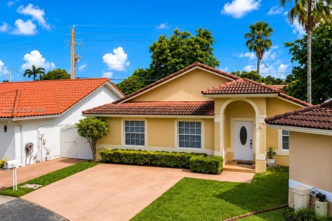 House in Miami, Florida 3 bedrooms, 129.04 sq.m. № 2192095