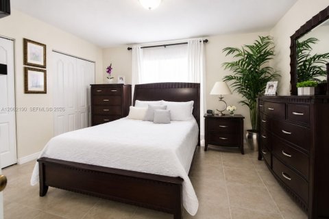 House in Miami, Florida 3 bedrooms, 129.04 sq.m. № 2192095 - photo 4