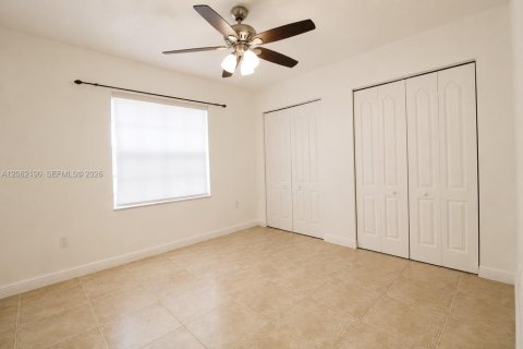 House in Miami, Florida 3 bedrooms, 129.04 sq.m. № 2192095 - photo 8