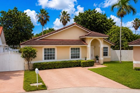 House in Miami, Florida 3 bedrooms, 129.04 sq.m. № 2192095 - photo 23