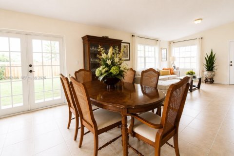 House in Miami, Florida 3 bedrooms, 129.04 sq.m. № 2192095 - photo 16